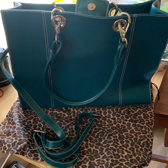 Teal Wilson’s leather bag - Picture 6 of 9